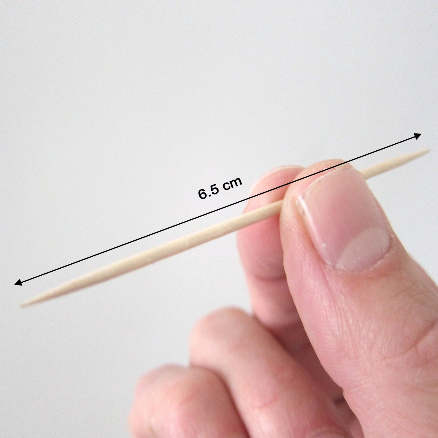 Double sided toothpicks detailed look in plastic box Double sided toothpicks detailed look in plastic box